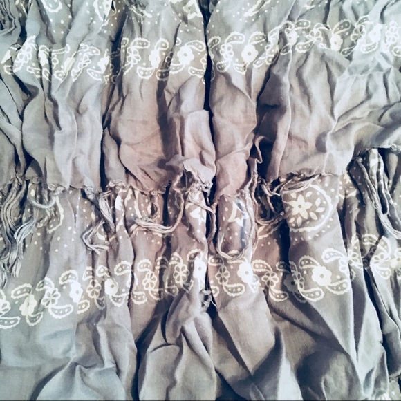 Grey/White Bandana Print Fringe Scarf - Picture 2 of 2